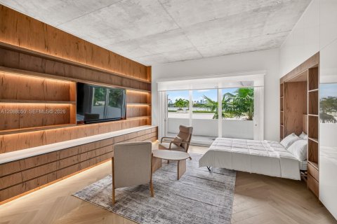 Condo in Miami Beach, Florida  № 2400030 - photo 19