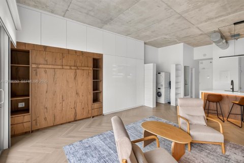 Condo in Miami Beach, Florida  № 2400030 - photo 13
