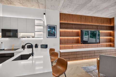 Condo in Miami Beach, Florida  № 2400030 - photo 7