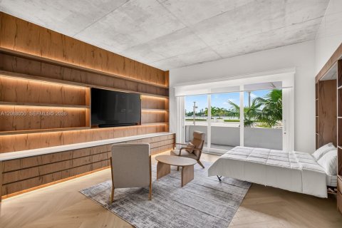 Condo in Miami Beach, Florida  № 2400030 - photo 17