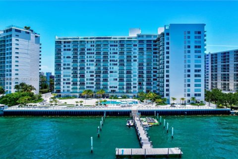 Studio in the Condo in Miami Beach, Florida № 2400030