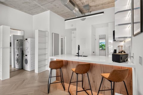 Condo in Miami Beach, Florida  № 2400030 - photo 22