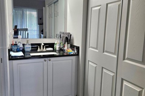 Copropriété à louer à Coconut Creek, Floride: 2 chambres, 90.58 m2 № 2402026 - photo 12