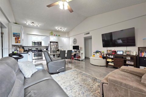 Copropriété à louer à Coconut Creek, Floride: 2 chambres, 90.58 m2 № 2402026 - photo 3