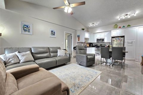 Copropriété à louer à Coconut Creek, Floride: 2 chambres, 90.58 m2 № 2402026 - photo 4