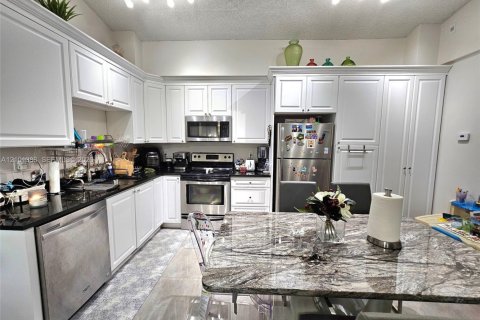 Copropriété à louer à Coconut Creek, Floride: 2 chambres, 90.58 m2 № 2402026 - photo 2