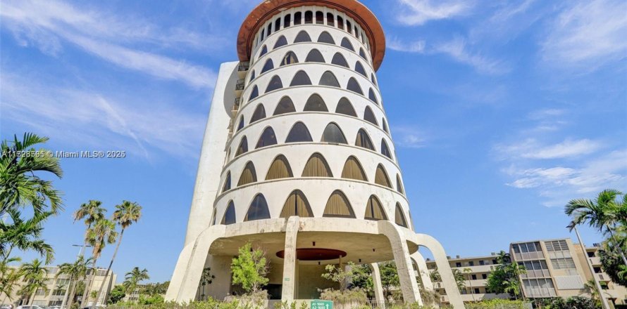 Condominio en Miami, Florida, 1 dormitorio  № 1980015