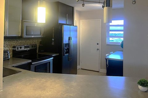 Condominio en venta en Miami, Florida, 1 dormitorio, 98.66 m2 № 1980015 - foto 14