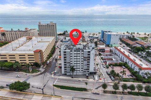 Condominio en venta en Hollywood, Florida, 2 dormitorios, 104.98 m2 № 1966305 - foto 24
