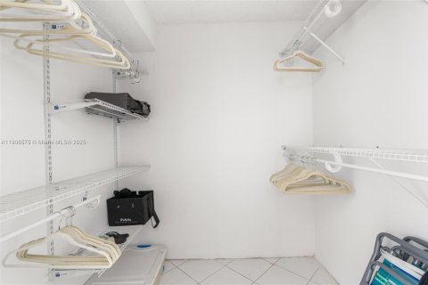 Condominio en venta en Hollywood, Florida, 2 dormitorios, 104.98 m2 № 1966305 - foto 16