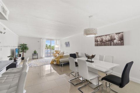 Condominio en venta en Hollywood, Florida, 2 dormitorios, 104.98 m2 № 1966305 - foto 3