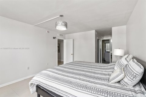 Condominio en venta en Hollywood, Florida, 2 dormitorios, 104.98 m2 № 1966305 - foto 13