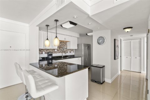 Condominio en venta en Hollywood, Florida, 2 dormitorios, 104.98 m2 № 1966305 - foto 9