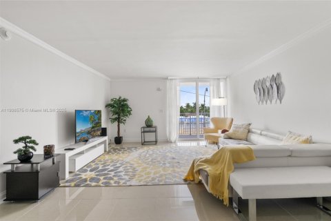 Condominio en venta en Hollywood, Florida, 2 dormitorios, 104.98 m2 № 1966305 - foto 5