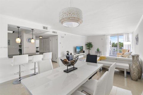 Condominio en venta en Hollywood, Florida, 2 dormitorios, 104.98 m2 № 1966305 - foto 4