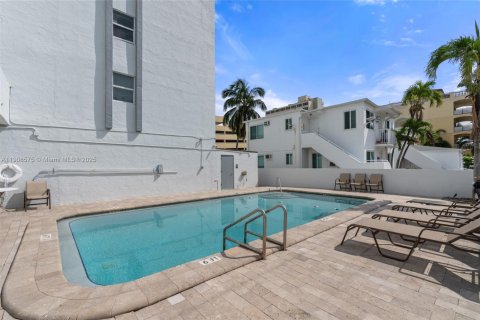 Condominio en venta en Hollywood, Florida, 2 dormitorios, 104.98 m2 № 1966305 - foto 23