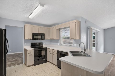Villa ou maison à vendre à Kissimmee, Floride: 3 chambres, 153.94 m2 № 2424182 - photo 18