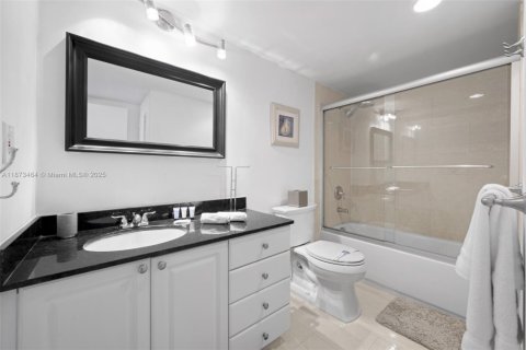 Купить кондоминиум в Санни-Айлс-Бич, Флорида 1 спальня, 93.37м2, № 1979928 - фото 12