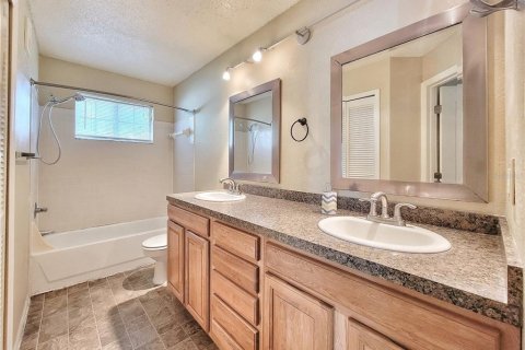 Condo in Gainesville, Florida, 1 bedroom № 2370682 - photo 14