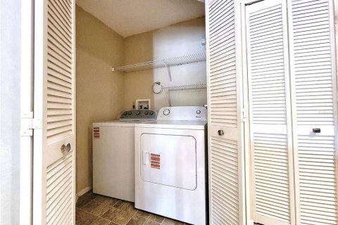 Condo in Gainesville, Florida, 1 bedroom № 2370682 - photo 17