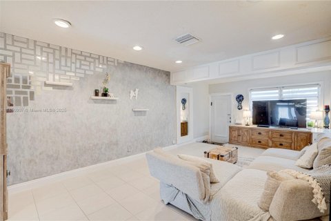 Villa ou maison à vendre à Hollywood, Floride: 3 chambres, 128.02 m2 № 1872589 - photo 25