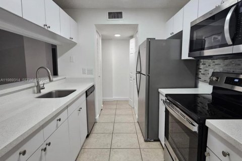 Copropriété à louer à Miami, Floride: 3 chambres, 110.55 m2 № 2051495 - photo 24
