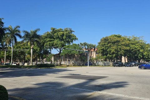 Copropriété à louer à Miami, Floride: 3 chambres, 110.55 m2 № 2051495 - photo 2