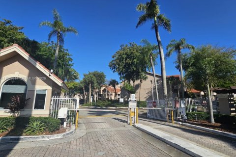 Copropriété à louer à Miami, Floride: 3 chambres, 110.55 m2 № 2051495 - photo 3