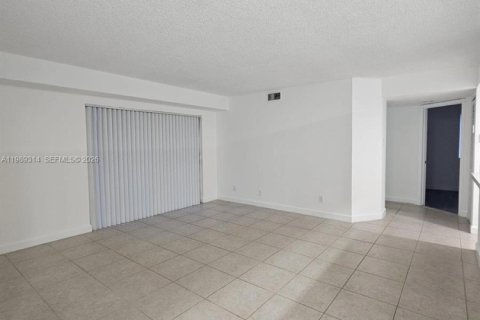 Copropriété à louer à Miami, Floride: 3 chambres, 110.55 m2 № 2051495 - photo 19