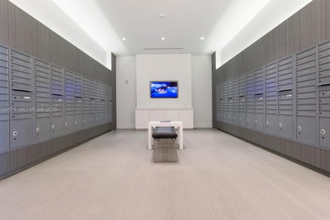 Copropriété à louer à North Miami Beach, Floride: 2 chambres, 135.54 m2 № 2170129 - photo 24