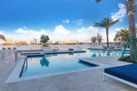 Copropriété à louer à North Miami Beach, Floride: 2 chambres, 135.54 m2 № 2170129 - photo 9