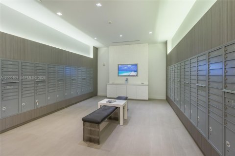 Copropriété à louer à North Miami Beach, Floride: 2 chambres, 135.54 m2 № 2170129 - photo 3