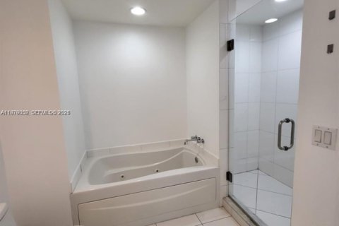 Снять в аренду кондоминиум в Майами, Флорида 1 спальня, 68.56м2, № 2044726 - фото 11