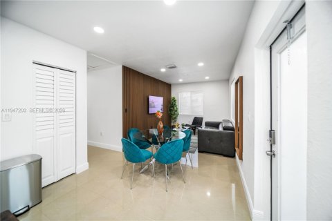 Immobilier commercial à vendre à Miami, Floride: 147.53 m2 № 2004610 - photo 7