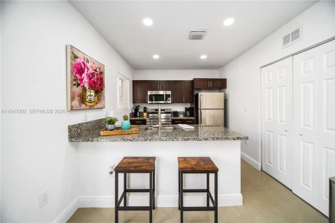 Immobilier commercial à vendre à Miami, Floride: 147.53 m2 № 2004610 - photo 13