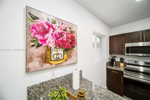 Immobilier commercial à vendre à Miami, Floride: 147.53 m2 № 2004610 - photo 11