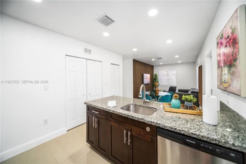 Immobilier commercial à vendre à Miami, Floride: 147.53 m2 № 2004610 - photo 8