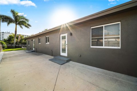 Immobilier commercial à vendre à Miami, Floride: 147.53 m2 № 2004610 - photo 6