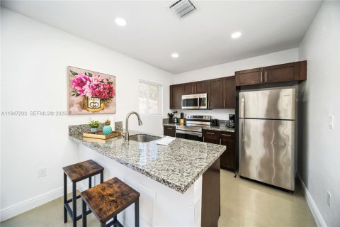 Immobilier commercial à vendre à Miami, Floride: 147.53 m2 № 2004610 - photo 12