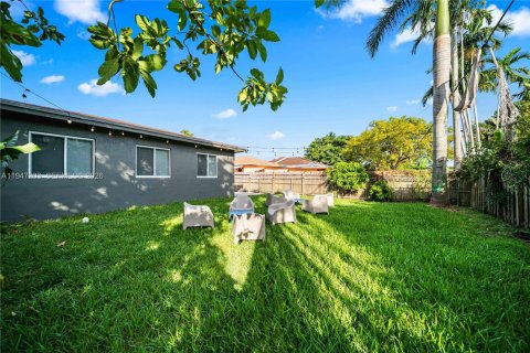 Immobilier commercial à vendre à Miami, Floride: 147.53 m2 № 2004610 - photo 3