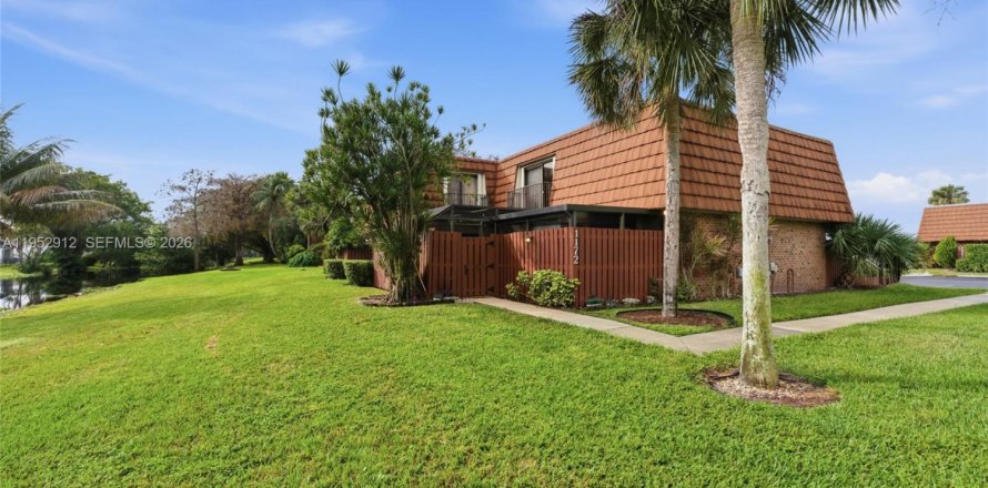 Townhouse in Davie, Florida 3 bedrooms, 153.66 sq.m. № 2026582