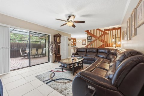 Townhouse in Davie, Florida 3 bedrooms, 153.66 sq.m. № 2026582 - photo 17