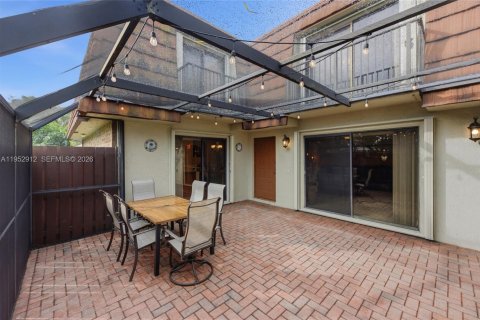 Townhouse in Davie, Florida 3 bedrooms, 153.66 sq.m. № 2026582 - photo 2
