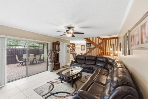 Townhouse in Davie, Florida 3 bedrooms, 153.66 sq.m. № 2026582 - photo 16