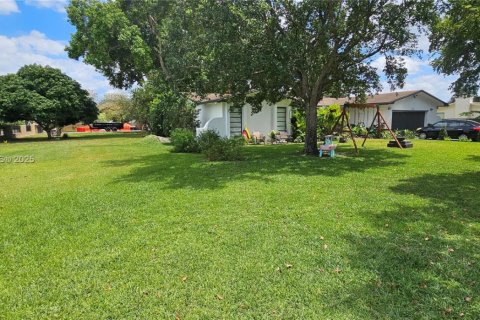 Casa en venta en Davie, Florida, 4 dormitorios, 216.09 m2 № 1889961 - foto 3