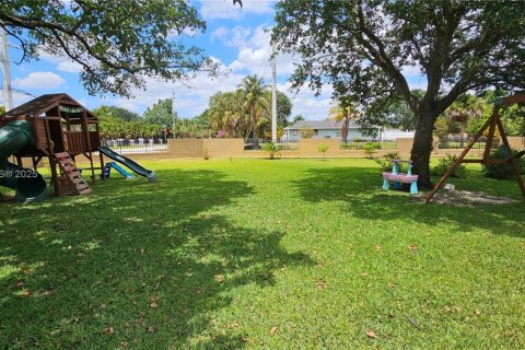 Casa en venta en Davie, Florida, 4 dormitorios, 216.09 m2 № 1889961 - foto 4