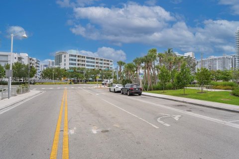 Condominio en venta en Miami Beach, Florida, 1 dormitorio, 70.33 m2 № 2003626 - foto 15