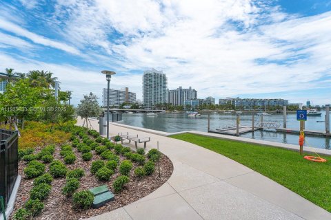 Condominio en venta en Miami Beach, Florida, 1 dormitorio, 70.33 m2 № 2003626 - foto 18