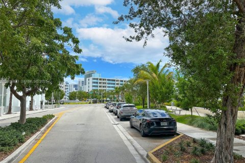 Condominio en venta en Miami Beach, Florida, 1 dormitorio, 70.33 m2 № 2003626 - foto 17