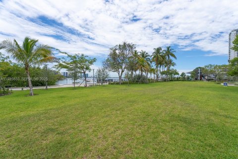 Condominio en venta en Miami Beach, Florida, 1 dormitorio, 70.33 m2 № 2003626 - foto 22